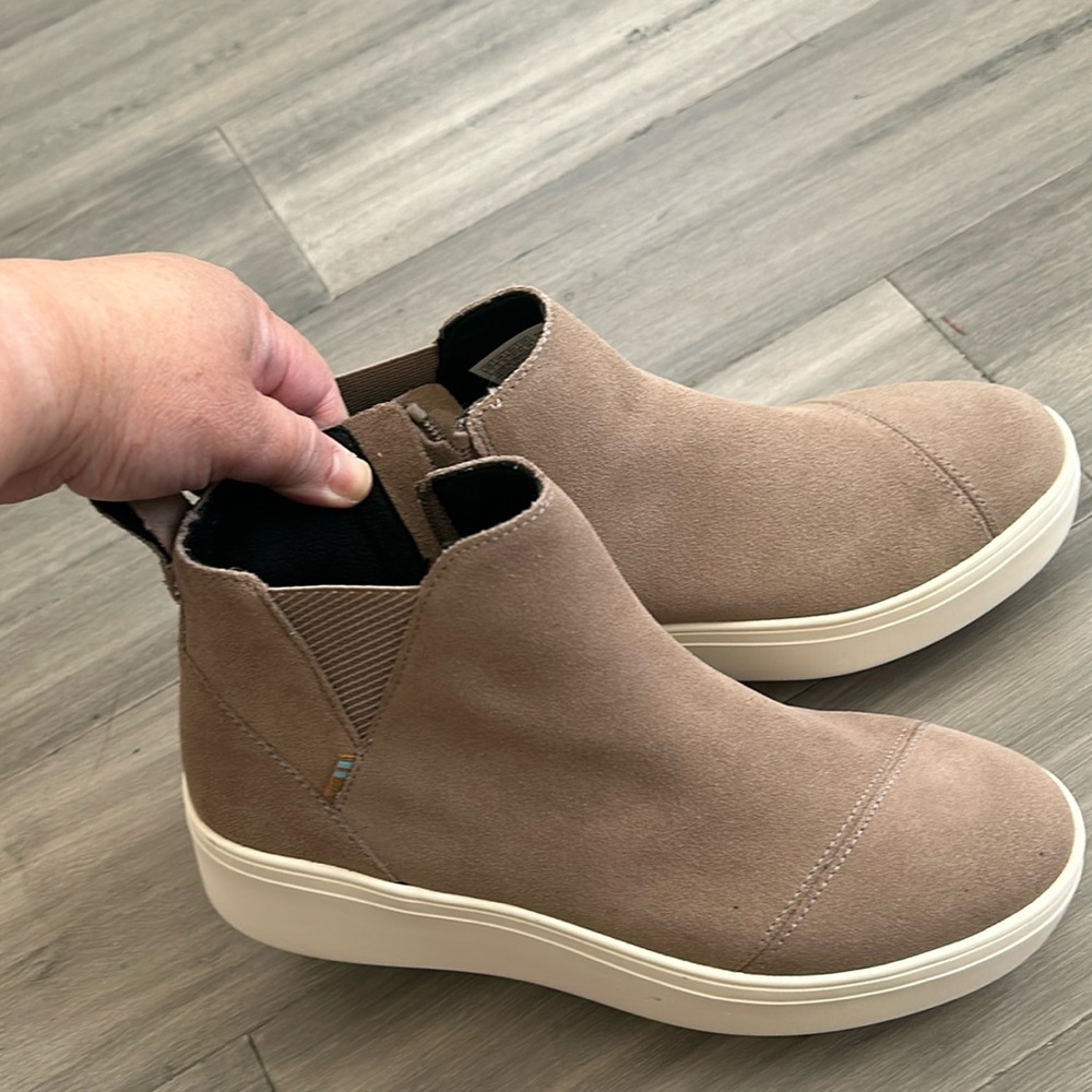 Tom’s Boots
